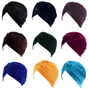 Nouveautés en gros d'usine : Bonnets turban d'<span class=keywords><strong>hiver</strong></span> en velours uni à volants, bonnets <span class=keywords><strong>chimio</strong></span> pour femmes, bonnets de nuit – 9 couleurs - Product Image 2