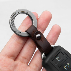 Porte-clés multifonctionnel en titane Porte-clés utilitaire à mousqueton EDC Accessoires de voiture Mini porte-clés de voiture - Product Image 3