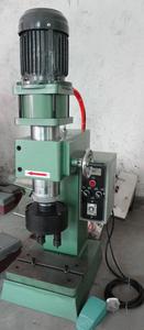 Machine à riveter pneumatique à double tête à alimentation manuelle pour rivets en acier inoxydable - Product Image 2