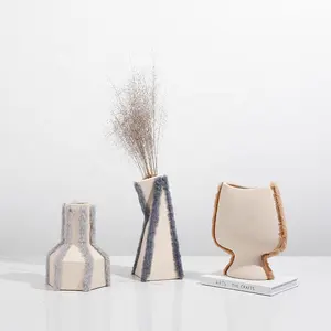 Flolenco Creative Design Velvety Edge Ceramic Flower Vase For Home Decor Modern Simple Home Decor Ceramic Vase