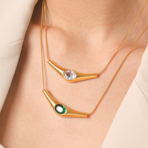 Collar Minimalista con Colgante Geométrico de Circonita, Antideslustre, Pulido, de Acero Inoxidable con Baño de Oro de 18K, Accesorios Diarios para Mujer - Product Image 1