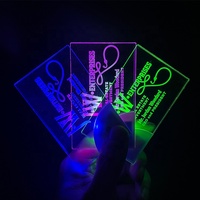 Nouvelle conception de carte de visite en acrylique de luxe avec impression personnalisée de lumière LED holographique brillante, finition gaufrée sur papier artistique