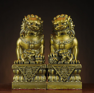 Estatua <span class=keywords><strong>de</strong></span> León <span class=keywords><strong>de</strong></span> Latón al por Mayor, Escultura <span class=keywords><strong>de</strong></span> Perro Guardián Foo, Decoración Feng Shui Personalizada OEM para Entrada <span class=keywords><strong>de</strong></span> <span class=keywords><strong>Hotel</strong></span> y Hogar - Product Image 1