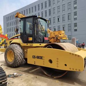 Rouleau compresseur à pneus CAT CS-683E d'occasion, modèle 2022, moteur diesel, fourniture directe usine, peinture d'origine, pièces d'origine, stock disponible, livraison rapide - Product Image 3