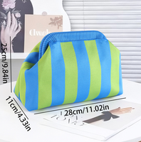 Sacs à main en crochet portables avec logo personnalisé, sacs à main colorés rayés pour femmes, pochettes à main tricotées pour femmes, sacs cosmétiques pour soins de la peau