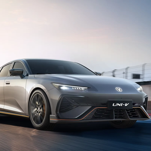 سيارة تشانجان UNI-V الرياضية الصينية المتوفرة في المخزون، سيارة سيدان تعمل بالبنزين، طراز نوبل بايلوت الممتاز بمحرك 1.5 تيربو، مع محرك 2.0 تيربو، سيارة مستعملة الأكثر مبيعًا - Product Image 1