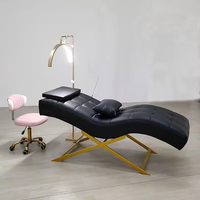 Table de massage pour salon de beauté, nouveau design, cuir rose, base en métal doré, lit incurvé pour extensions de cils