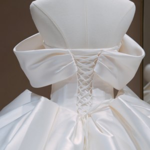 <span class=keywords><strong>Robe</strong></span> <span class=keywords><strong>de</strong></span> <span class=keywords><strong>mariée</strong></span> en satin ivoire 2025, <span class=keywords><strong>robe</strong></span> <span class=keywords><strong>de</strong></span> bal élégante, traîne chapelle, longueur au sol, décolleté cœur, fleurs manuelles, dentelle perlée - Product Image 6