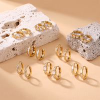HOVANCI Boucles d'oreilles créoles délicates inversées en acier inoxydable plaqué or 18 carats avec zircon cubique, hypoallergéniques, bijoux de mode pour femmes