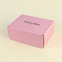 Dossiers en carton ondulé personnalisés, impression couleur, pelliculage mat, matériaux recyclés, design moderne et luxueux pour emballage cadeau d'abonnement
