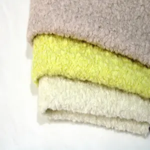 Conception chaude mode prix d'usine laine polyester tissu mélangé tricot tissu bouclé pour l'hiver cachemire manteau costume