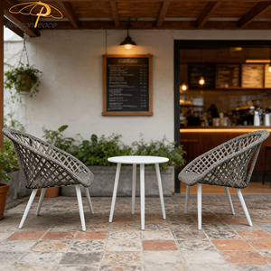 Ensemble de deux chaises et tables en rotin pour restaurant et café - Product Image 2