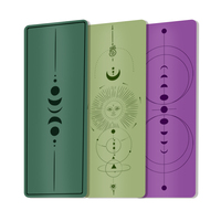 Tapis de yoga en PU en gros à faible MOQ, tapis antidérapant en caoutchouc naturel, tapis de yoga en gros avec logo en relief pour l'approvisionnement des marques de fitness en démarrage.