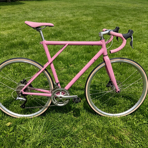Vélo de route vintage Worldcycle HL20CRMO 26 pouces rose brillant en acier Cr-Mo, cadre et fourche à pignon fixe, avec logo couleur personnalisé - Product Image 5