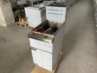 Freidora de Gas Comercial OUTE (1 Tanque, 2 Cestas y 4 Quemadores) para Cantinas de Pollo, Gran Capacidad, Eficiente, Acero Inoxidable, Segura