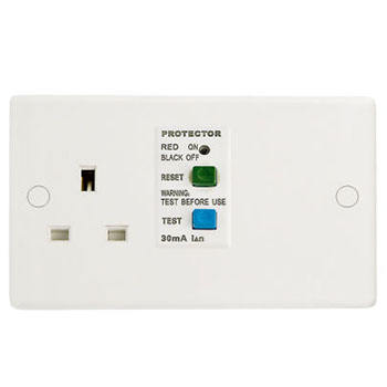 Saudi Arabia Universal Bakelite Switch Socket Outlet 13a 250v Socket White Color Custom 2 Gang Wall Socket Uk Standard Outlet