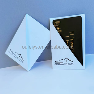 Étui de protection pour cartes de visite, cartes VIP et cartes de crédit en carton noir avec logo personnalisé en relief et marquage à chaud - Product Image 1