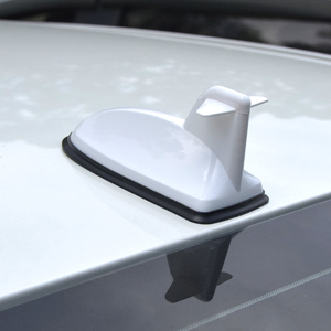 Antenne de voiture universelle en forme de <span class=keywords><strong>aileron</strong></span> de requin, nouvelle conception, vente en gros d'usine, 12v ABS, décoration, signal radio AM FM - Product Image 1
