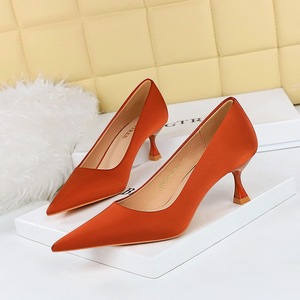 Zapatos de Tacón Alto Versátiles y Sencillos de Moda Primavera-Otoño, Tacón de Copa de Vino, Punta Puntiaguda, de Seda, para Mujer - Product Image 3