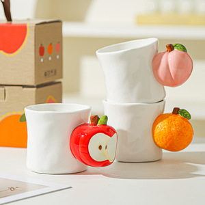 Venta al por Mayor de Tazas de Café de Cerámica Creativas en 3D con Diseño de Naranja, Tazas de Leche de Porcelana Pintadas a Mano con Diseño de Manzana, Tazas de Té con Diseño de Durazno para Regalo - Product Image 1
