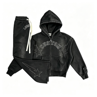 Ensemble survêtement homme oversize déchiré avec logo personnalisé : sweat à capuche zippé à écussons étoiles délavés et pantalon de jogging évasé à bords bruts – Vente en gros