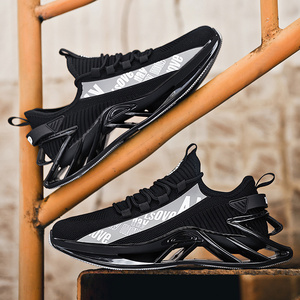 Calzado deportivo de punto para hombre, estilo Walking, zapatillas negras con suela Blade. - Product Image 3