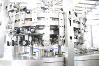 Prix 2 en 1 machine de remplissage et de scellement de canette de bière en aluminium/ligne de production de mise en conserve de boissons gazeuses