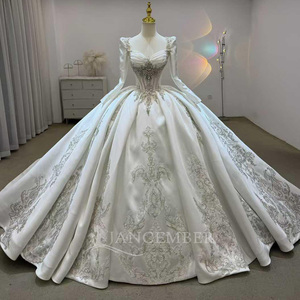 Robe de mariée en satin Lsjj125 à manches longues, avec appliques de dentelle perlées et traîne, Jancember - Product Image 6