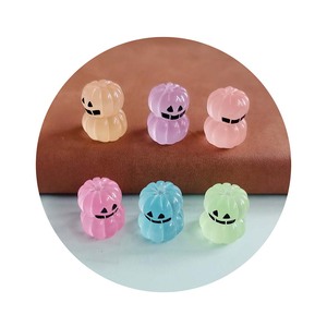 Figura de resina que brilla en la oscuridad Fantasma en miniatura en forma de fantasma de calabaza - Product Image 6
