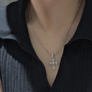 Pendentif en argent pur S925 avec un design de niche de style vintage et un placage or, bijoux simples et élégants micro-incrustés - Product Image 3