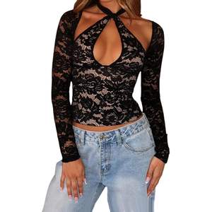 Haut court tendance pour femme en dentelle à col licou, manches longues, ajouré, en maille douce de spandex et polyester, idéal pour sortir - Product Image 5