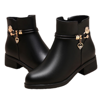 Nouvelle conception, vente en gros d'usine, bottes courtes à talons pour femmes, personnalisées, décontractées, mode classique, avec ceinture en PU et strass, pour garder les pieds au chaud