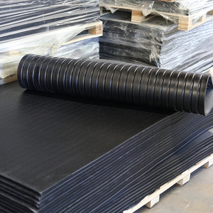 Alfombra de Goma Resistente al Desgaste para Ganado, Cómoda para los Cascos, Suelo Antideslizante para Granjas Lecheras y Establos - Product Image 1