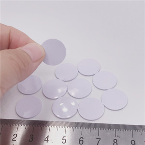 18mm PVC 13.56 mhz hf blanchisserie puces pour l'intégration dans les vêtements - Product Image 3