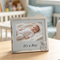 Cadre photo bébé garçon - Cadre souvenir en émail « C'est un garçon » - Blanc crème avec bordure perlée de strass - Pour la mémoire du nouveau-né - Décoration de chambre d'enfant - Cadeau