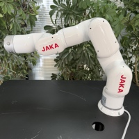 Cobot de Escritorio Programable de 6 Grados de Libertad JAKA Mini-2, Carga Útil de 2 kg, Alcance de 580 mm, Brazo Robótico de Aluminio de Alta Precisión de 180 W para Entrenamiento Universitario