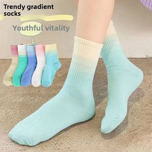 Chaussettes de compression en coton tricoté personnalisées pour femmes Design drôle et heureux pour la saison sportive d'automne - Product Image 3