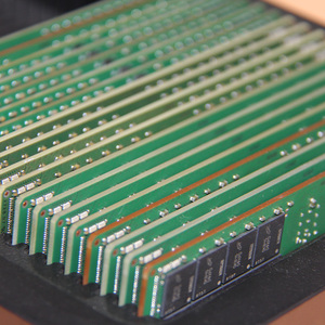 เมมโมรี่สติ๊กระบบตั้งโต๊ะ DDR5โมดูลสีเขียวขนาดเล็กชิป adie M-Series คุณภาพสูง MTC20F2085S1RC64BD2 6400MHz 32GB Stock Server M - Product Image 2
