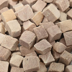 Cubes de viande de poulet biologique lyophilisés, riches en vitamines, riches en protéines, de qualité humaine, pour de bons yeux et sans danger pour les chiens. - Product Image 2