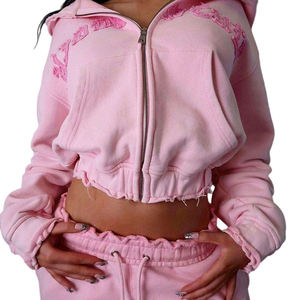 Nouvel Ensemble Streetwear Pour Femme avec Sweat à Capuche Zippé Court Oversize Effet Usé et Délavé et Pantalon de Jogging avec Écusson Brodé Personnalisé - Product Image 2