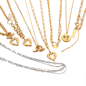 Collier en or avec pendentif cœur ajouré en zircone colorée en acier inoxydable Noval Designs avec fermoir OT - Product Image 3