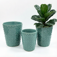 Set 3 Pot Bunga Keramik Teal Mengkilap dengan Motif Bunga Timbul yang Elegan untuk Dekorasi Rumah, Kantor, dan Ruang Tamu