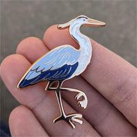 Vente en gros d'épingles en émail doux de haute qualité, conception libre, fournisseur de cadeaux Épinglette en métal nickel grand héron oiseau pour petite amie