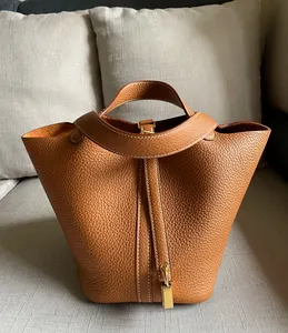 Kadınlar için saf el-dikili kova çanta dana derisi altın kahverengi çanta