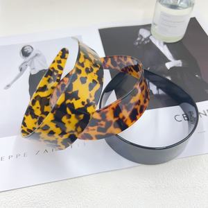 Serre-tête large en acétate écaille de tortue, épingle à cheveux rétro imprimé léopard ambre, accessoire capillaire tendance du moment - Product Image 2