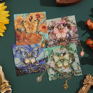 Un marcapáginas de metal de estilo vintage con mariposas coloridas, completo con un colgante de cadena de metal. <span class=keywords><strong>Es</strong></span> una Lectura Perfecta - Product Image 3
