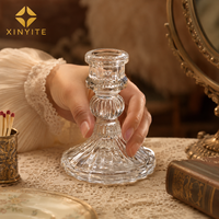 Élégants chandeliers en verre taillé, deux motifs, supports à bougies en verre transparent pour centre de table de fêtes et banquets
