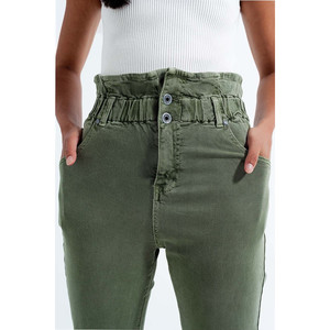 Vaqueros Mom con Cintura Elástica Tipo Bolsa de Papel en Color Caqui - Product Image 1