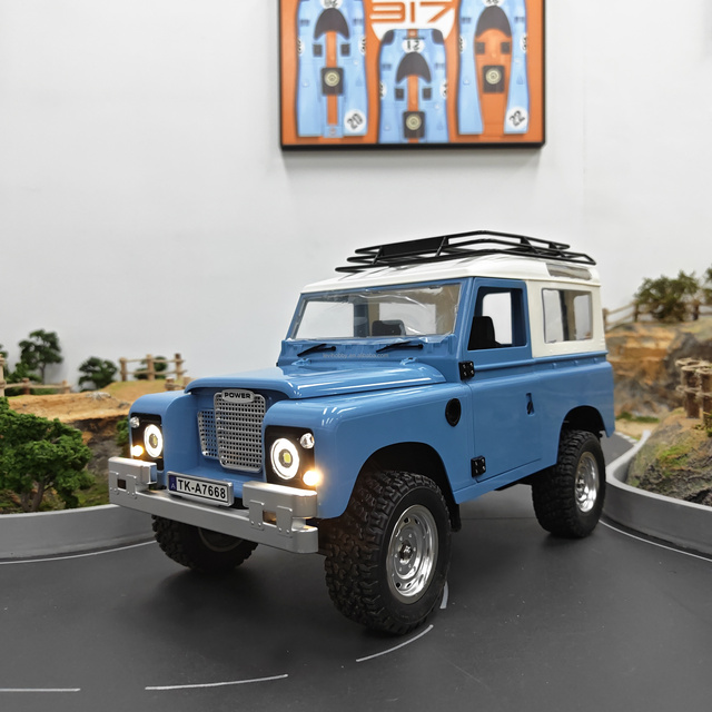1:10 4x4 RC Race Car 2.4G 3-Channel Remote Control Vintage Off-Road Truck Realistic Classic Body All-Terrain 100M USB Cable