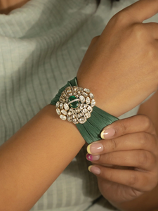 Pulsera de malla color verde salvia, elegante, moderna, de lujo, hecha a mano, de diseño, con patrón de malla, joyería de moda. - Product Image 5